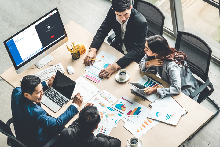 MiCollab makes it easy to set up a variety of conferences, from weekly meetings to ad-hoc sessions